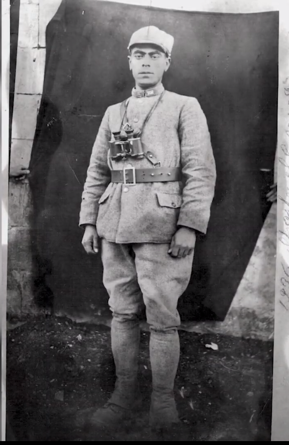 Wêneyekî leşkerê şahidhalê komkujiyê